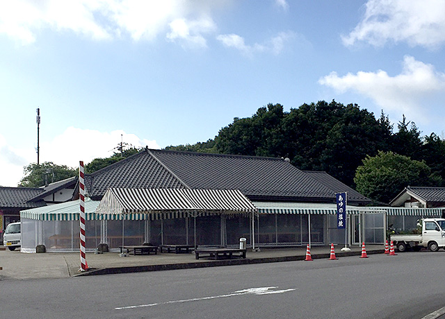 画像:店舗の室温調整用にビニール間仕切り新設工事