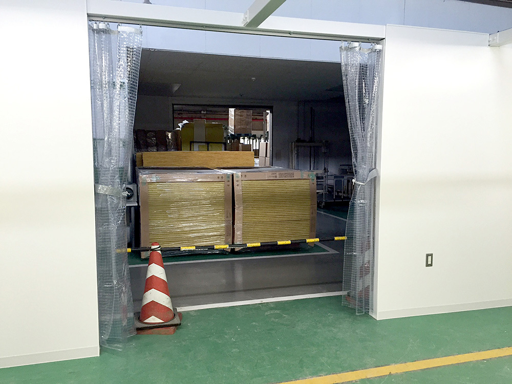 画像:オーソドックスな間仕切りカーテンの新設工事