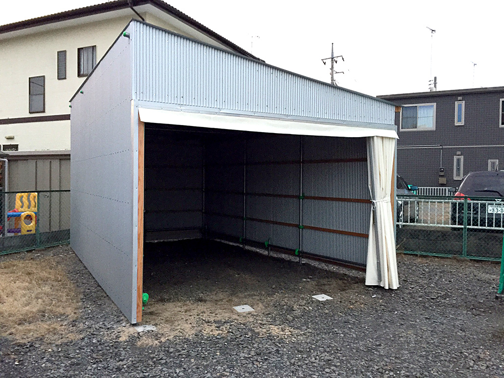 画像:カーポート用の間仕切り芯材ビニールカーテンの新設
