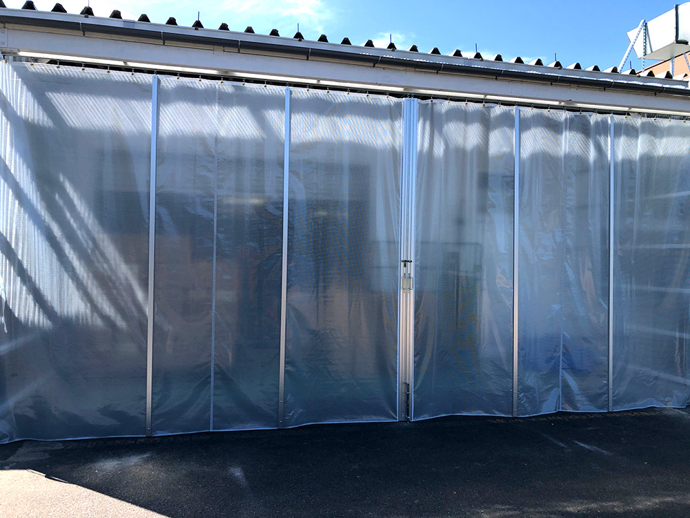 画像:既存建屋下屋部間仕切りカーテン