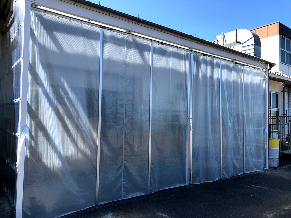 画像:既存建屋下屋部間仕切りカーテン