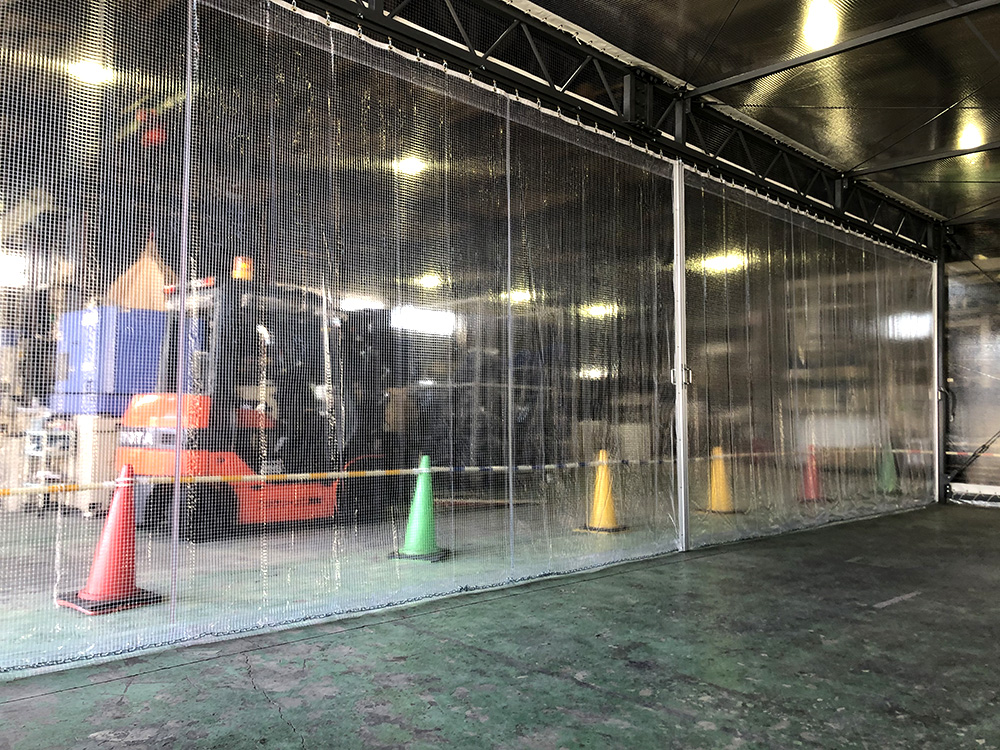 画像:工場内クリアービニールブース新設工事