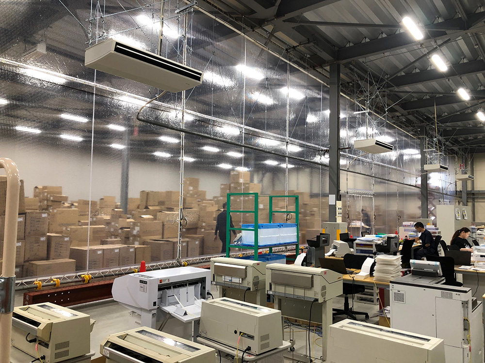 画像：倉庫内の空調効率向上に間仕切りを新設